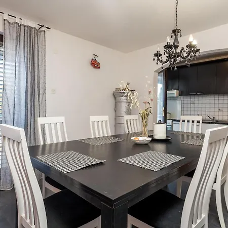 Pet Friendly In Rab With Wifi Apartman *