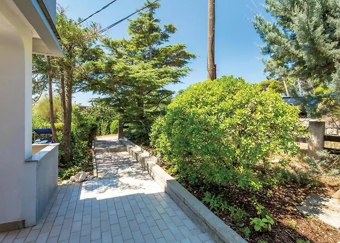 アパート 2 Bedroom In Rab *