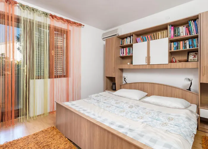 2 Bedroom In Rab アパート ラブ