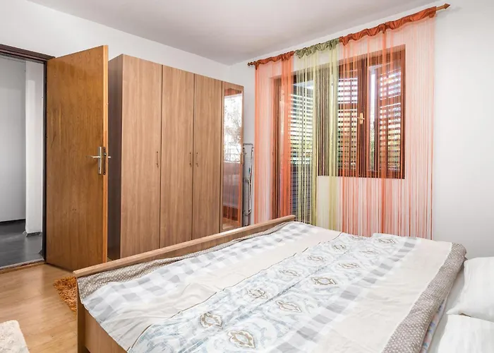 2 Bedroom In Rab アパート ラブ