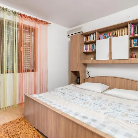 Stunning In Rab With Kitchen Apartment Rab Town